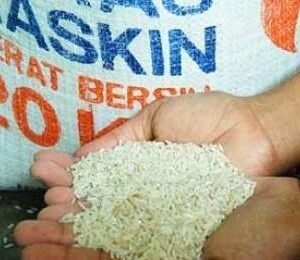 Beras Raskin Busuk Ditemukan di Kokarlian KSB