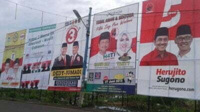 Baliho Pasangan Calon Bupati Sumbawa Makin Menjamur