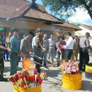 Ratusan Hasil Giat Oparasi Lilin dan Tahun Baru di Musnahkan
