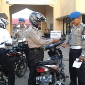 Tertibkan Anggotanya, Polres Sumbawa lakukan “Penilangan”