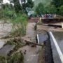 Jembatan Penghubung Bima Sape terputus