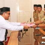 Bupati Serahkan SK 26 CPNS Formasi Khusus PTT