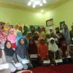 Peduli Dhuafa Sambut Idul Fitri, Aisiyah Sumbawa Bagi THR