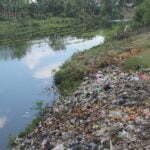 Sampah Hiasi Pinggiran Kota Sumbawa