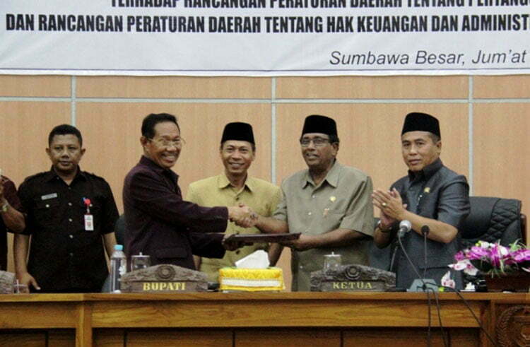 Rapat paripurna jawaban LKP