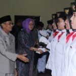 Husni Djibril Kukuhkan 52 Anggota Paskibraka Sumbawa Tahun 2017