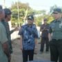 Mayjen TNI. Johny L Tobing didampingi oleh Bupati Sumbawa HM.Husni Djibril