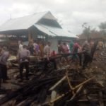 Brimob Polda NTB Gerak Capat Bantu Korban Kebakaran di Bima