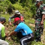 TNI Polri dan Masyarakat Hijaukan Bendungan Arahmanuh