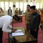 Bupati Sumbawa Lantik Dirut Perumda Air Minum Batulanteh