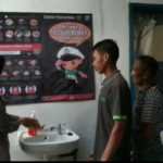 Cegah Corona, Satlantas Polres Sumbawa Sediakan Wastafel dan Hand Sanitizer di Ruang Pelayanan