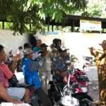 Satlantas Polres Sumbawa Sosialisasikan Pencegahan Covid-19 di Pasar Kerato