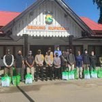 Kapolres Sumbawa Serahkan THR dan Parsel Kepada Wartawan