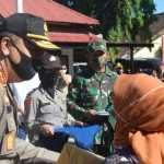Berkunjung ke Sumbawa, Kapolda Serahkan Bantuan APD dan Sembako