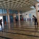 Giliran Masjid Agung Nurul Huda Sumbawa Dibersihkan