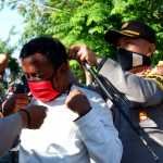 Sambut Hari Bhayangkara Ke-74, Polres Sumbawa Bagi Ratusan Masker