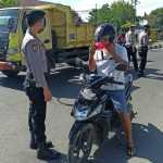 Operasi Aman Nusa II, Polres Sumbawa Bagikan Masker dan Vitamin