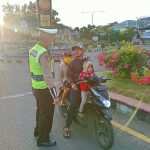 Masyarakat Diingatkan Tetap Gunakan Helm Saat Berkendara