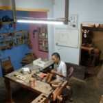 Mengubah Limbah Kayu Jadi Barang Bernilai Ekonomis