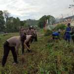 TNI-Polri dan Masyarakat Sumbawa Giatkan Gotong Royong Menuju Kampung Sehat
