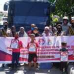 Naik Bus, Polwan Polres Sumbawa Keliling Berbagi Kepada Masyarakat