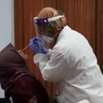 Pastikan Penyelenggara Bebas Covid-19, KPU Sumbawa Laksanakan Tes Swab