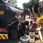 Polres Sumbawa Salurkan Air Bersih di Desa Pernek