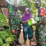 Satgas TMMD 109 Kodim 1607/Sumbawa Berbagi Sembako ke Warga