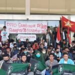 Cipayung Plus Sumbawa Duduki dan Segel Gedung DPRD