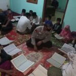 Luangkan Waktu, Briptu Khairul Ajarkan Anak-anak Mengaji