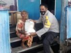 Salurkan Bantuan, Bhabinkamtibmas Labuhan Jambu Ingatkan Prokes