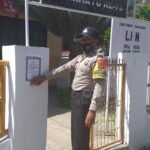 Bhabinkamtibmas Pasang Maklumat Kapolri di Tempat Strategis