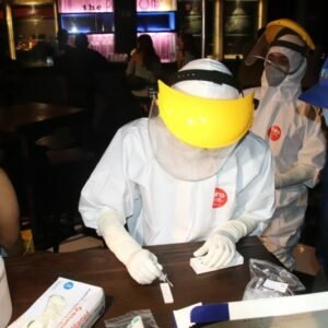 Tim Raksi Cepat Covid-19 Lakukan Rapid Tes Antigen di Kawasan Wisata Senggigi