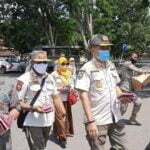 Sambut Hut Sumbawa Ke-62, Satpol PP Laksanakan Gebrak Masker