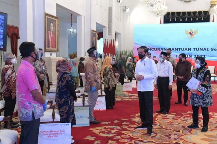 Jokowi luncurkan bansos 2021