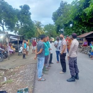 Nyaris Bentrok, Kerumanan Massa Bubarkan Polsek Pajo