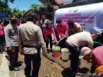 Kapolres Dompu Serahkan Bantuan Kapolda Kepada Korban Banjir