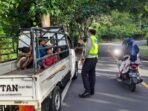 Pos Pam KLU Himbau Pengguna Jalan Taat Prokes