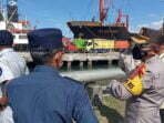 Pelabuhan Tano Kayangan Ditutup, Polisi Perketat Penjagaan Pelabuhan Badas