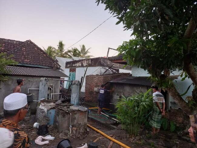 rumah terbakar di Lombok Tengah