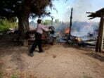 Rumah Dinding Gedek Hangus Terbakar