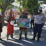 TNI, Polri dan Satpol PP ini menggunakan pakaian adat