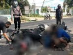Diduga Kurang Konsentrasi, Dua Pengendara Motor Bertabrakan