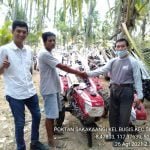 Aan Serahkan Hand Traktok untuk Tiga Kelompok Tani