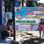 Satlantas Polres Sumbawa Pasang Tanda Peringatan Sepanjang Jalur KTL