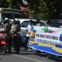 Gandeng Polres, IJTI Sumbawa Berbagi Masker dan Menu Sarapan