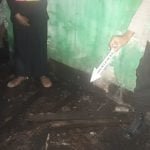 Warga Temukan Bayi Baru Lahir Dalam Rumah Kosong