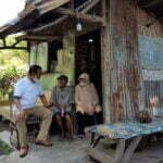 Mohamad Ansori Kunjungi Mbah Mun Penjual Roti Keliling