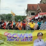 Gowes Jumat Bersih Samarakan HUT Sumbawa ke-63