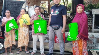 Aliansi Wartawan KSB Berbagi Paket Sembako